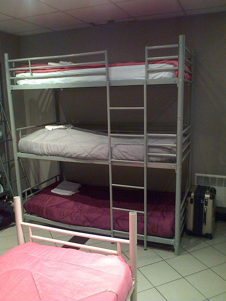 Hostel Peace & Paris